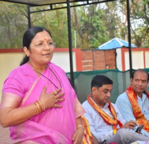 1-9-300x290 विभिन्न श्रेणी के वरिष्ठ नागरिको से केंद्रीय राज्यमंत्री ठाकुर ने किया संवाद