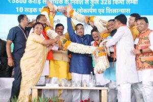 2-4-300x200 मुख्यमंत्री डॉ. यादव और केन्द्रीय मंत्री श्री गडकरी ने 5800 करोड़ रूपए लागत वाली 10 राष्ट्रीय राजमार्ग परियोजनाओं का किया लोकार्पण एवं भूमि-पूजन
